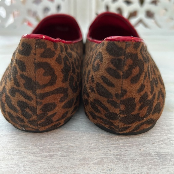 NEW DANA BUCHMAN LEOPARD FLATS BROWN RED TASSELS LOAFERS SHOES SZ 8.5 ANIMAL - Picture 7 of 7